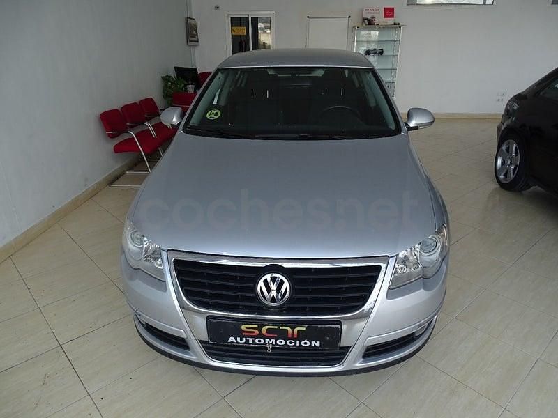 Usado VW Passat Advance 105 CV (77 kW) 2007 Gris / plata Berlina