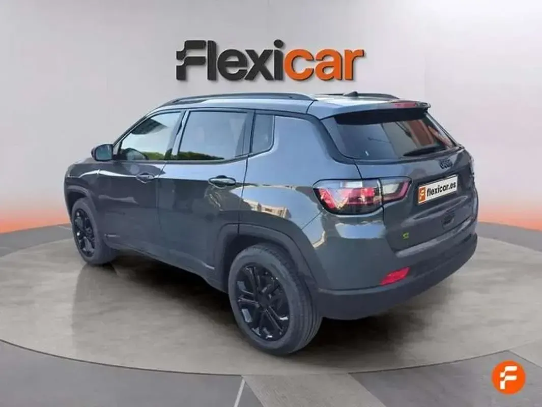 Usado Jeep Compass Night Eagle 131 CV (96 kW) 2022 Negro SUV