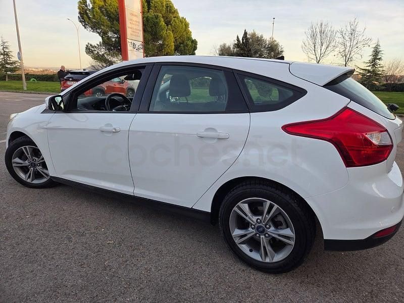 Usado Ford Focus 125 CV (91 kW) 2014 Blanco Berlina