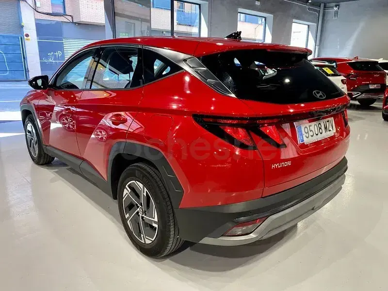 Usado Hyundai Tucson 160 HP (117 kW) 2025 Vermelho SUV