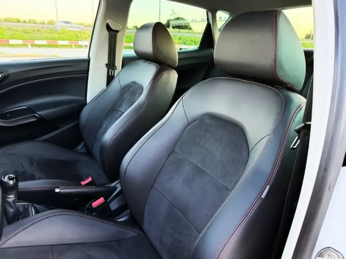 Käytetty Seat Ibiza FR 110 HP (80 kW) 2017 Valkoinen Sedan