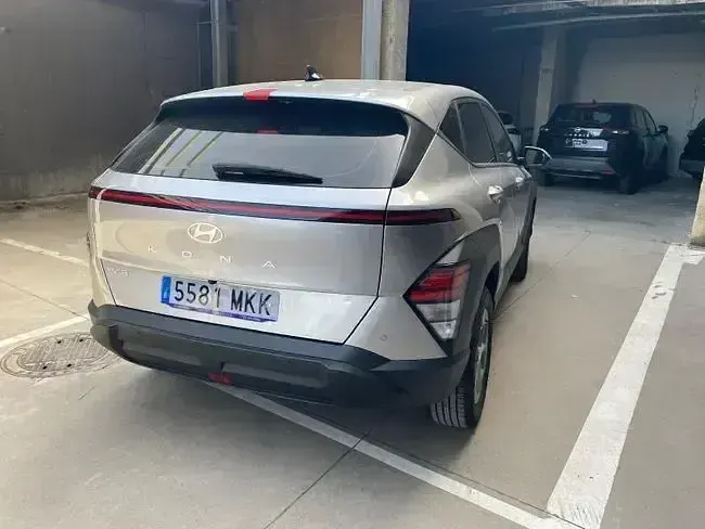 Usado Hyundai Kona 120 CV (88 kW) 2023 Gris SUV