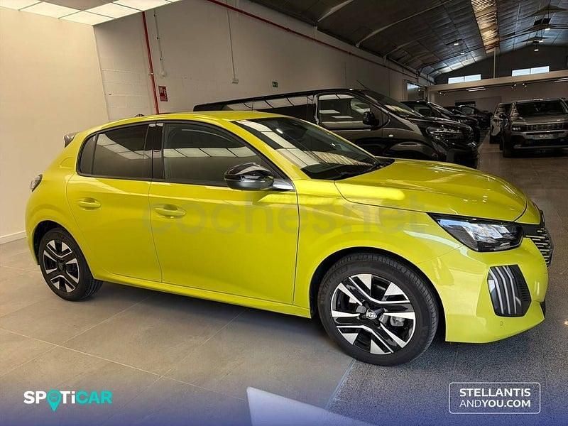 Usado Peugeot 208 Allure 110 CV (80 kW) 2025 Amarillo Utilitario