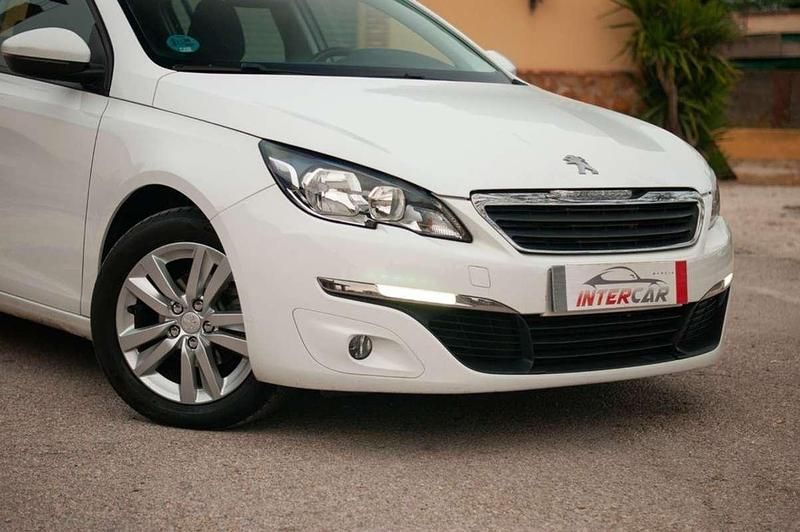 Usado Peugeot 308 Active 131 CV (96 kW) 2015 Blanco Utilitario