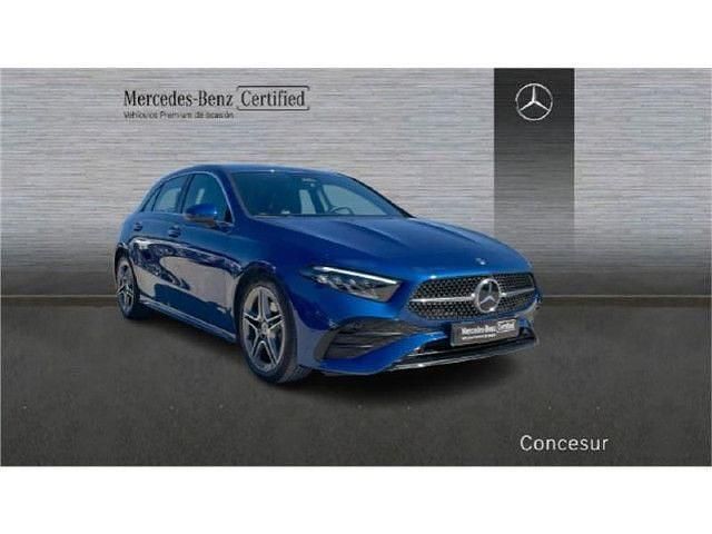 Usado Mercedes A180 AMG line 136 CV (100 kW) 2024 Azul espectra Berlina