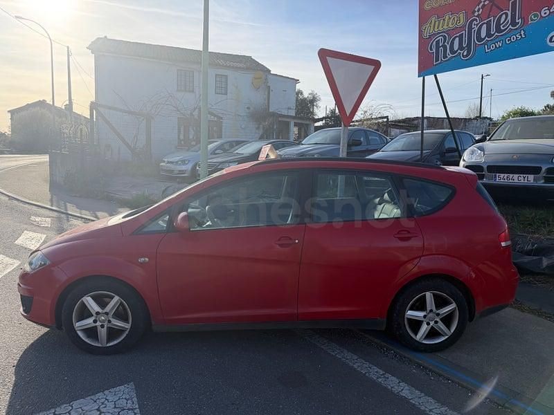 Usado Seat Altea XL Reference 105 CV (77 kW) 2010 Rojo Monovolumen