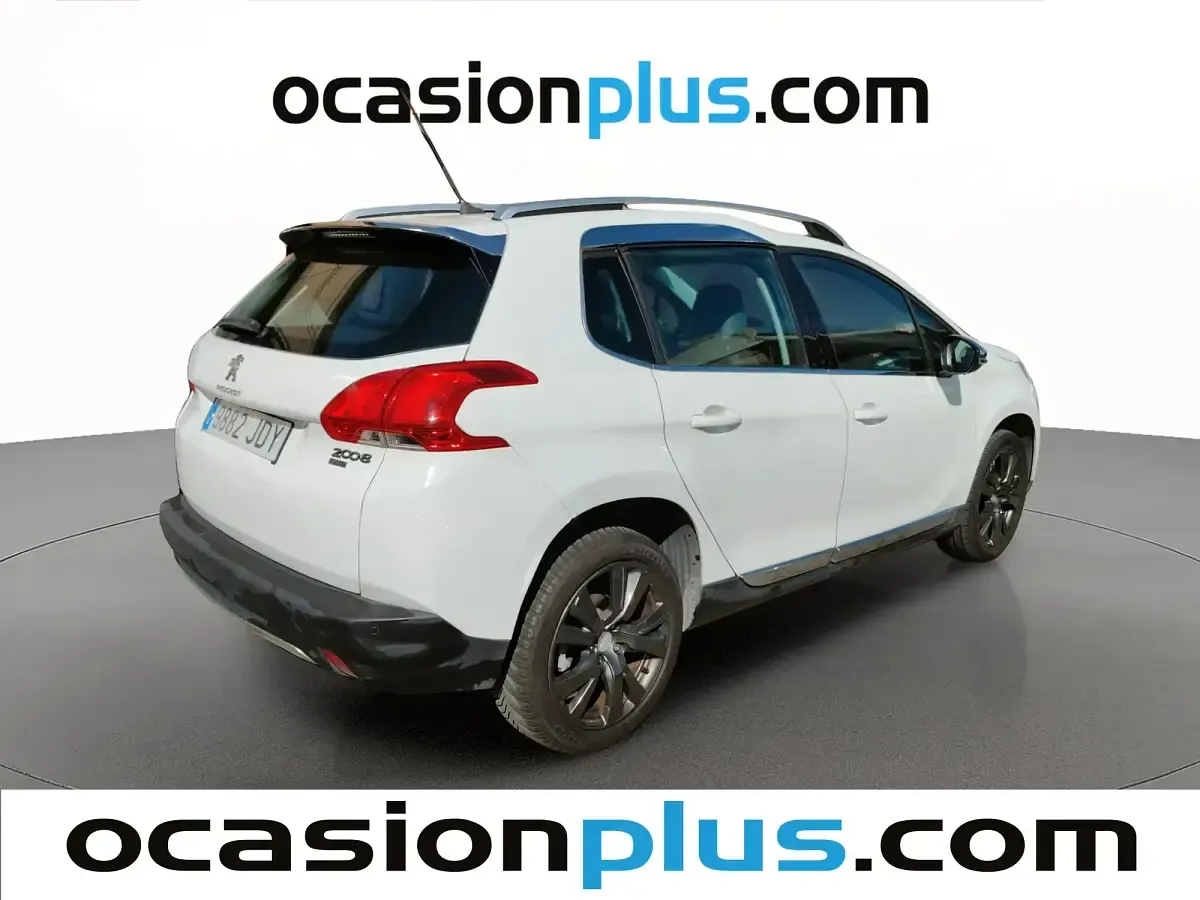 Usado Peugeot 2008 Allure 110 CV (80 kW) 2015 Blanco SUV