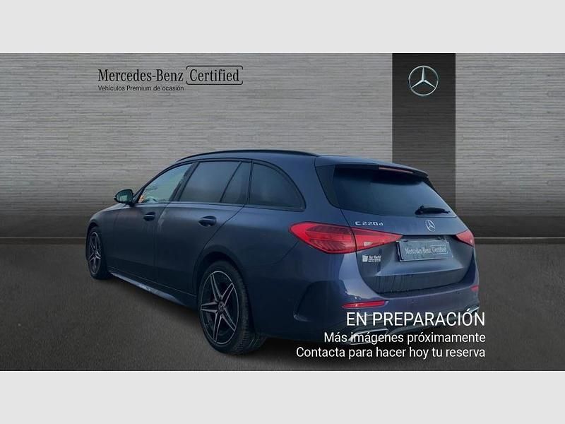 Usado Mercedes C220 AMG line 200 CV (147 kW) 2025 Azul sodalita (metallic) Berlina