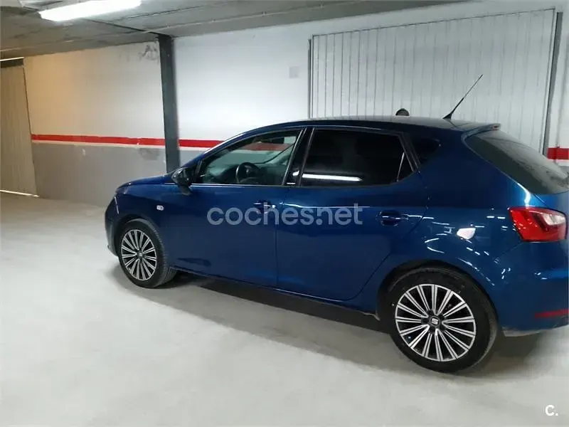 Usado Seat Ibiza CONNECT 90 CV (66 kW) 2015 Azul Berlina