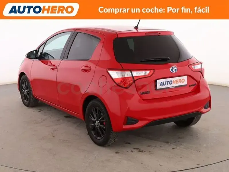 Usado Toyota Yaris Hybrid Active 100 CV (73 kW) 2018 Rojo Berlina