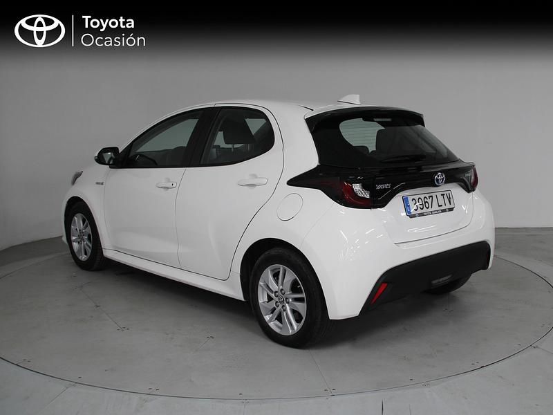 Usado Toyota Yaris Hybrid Business Edition 116 CV (85 kW) 2021 Blanco Berlina
