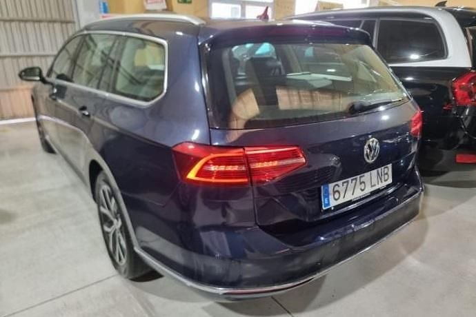 Używany VW Passat Advance 150 KM (110 kW) 2017 Niebieski Kombi