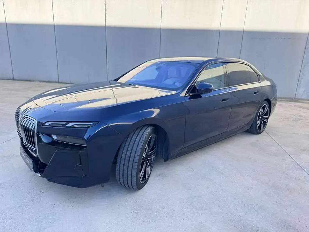 Usado BMW i7 M Sport 400 kW (544 CV) 2022 Azul Berlina