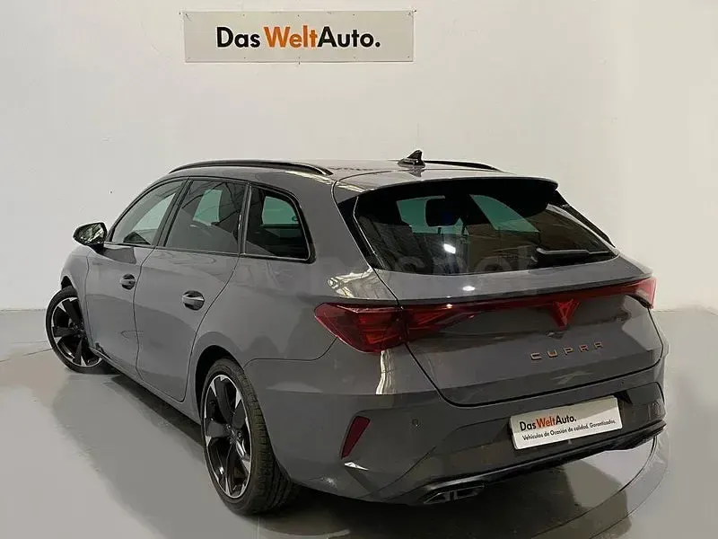 Usado Cupra Leon 150 CV (110 kW) 2025 Gris / plata Familiar