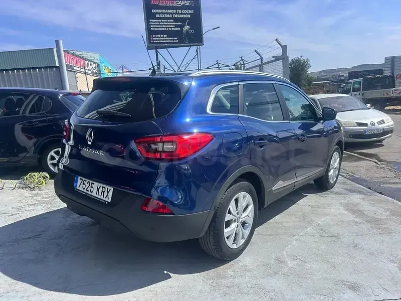 Usado Renault Kadjar LIMITED 140 CV (102 kW) 2018 Azul SUV