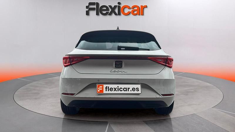Usado Seat Leon Style 116 CV (85 kW) 2021 Blanco Utilitario