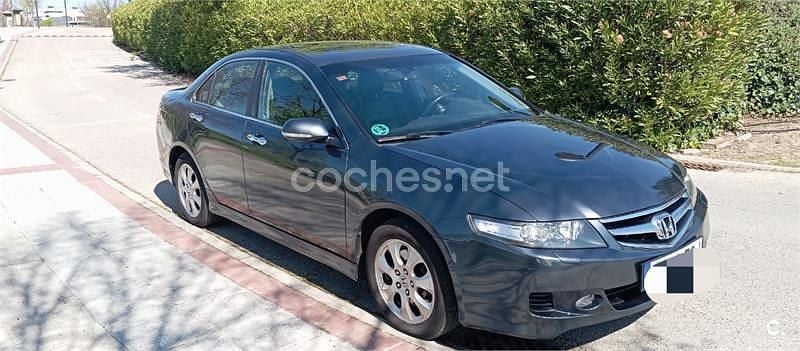 Usado Honda Accord Executive 155 CV (114 kW) 2006 Gris / plata Berlina