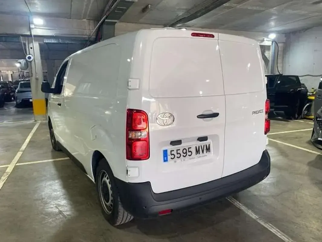 Usado Toyota Proace 120 CV (88 kW) 2024 Blanco Monovolumen