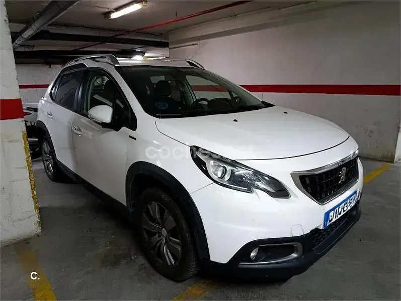 Usado Peugeot 2008 Signature Sky 100 CV (73 kW) 2019 Blanco SUV