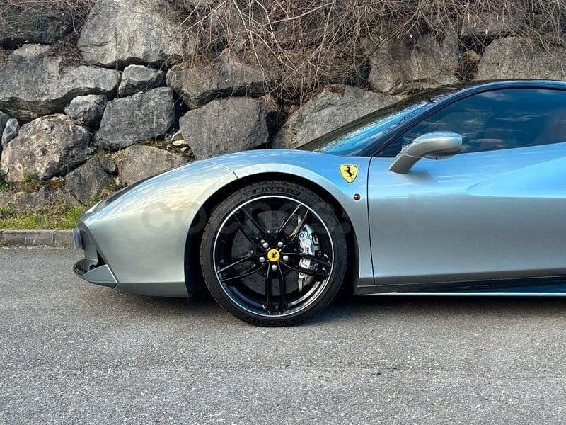 Usado Ferrari 488 670 CV (492 kW) 2016 Gris / plata Coupe