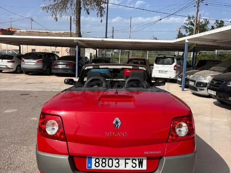 Usado Renault Mégane Cabriolet Dynamique 110 CV (80 kW) 2007 Rojo Descapotable