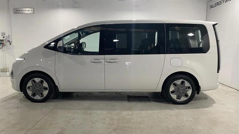 Usado Hyundai Staria 225 CV (165 kW) 2025 Blanco Monovolumen