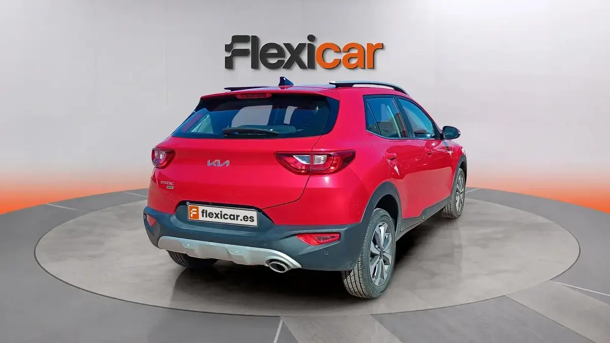 Usado Kia Stonic 101 CV (74 kW) 2024 Rojo SUV