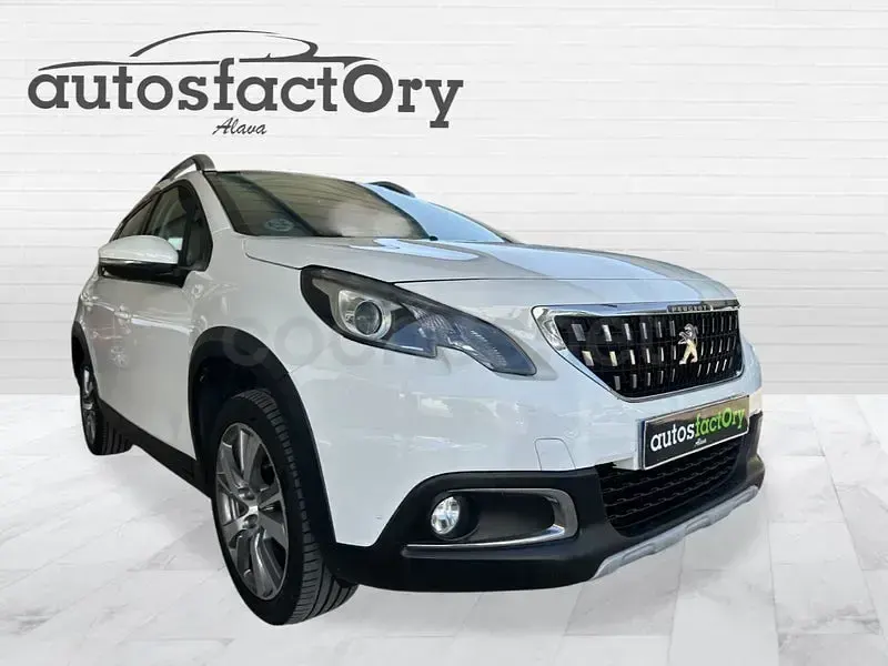 Usado Peugeot 2008 Allure 110 CV (80 kW) 2016 Blanco SUV