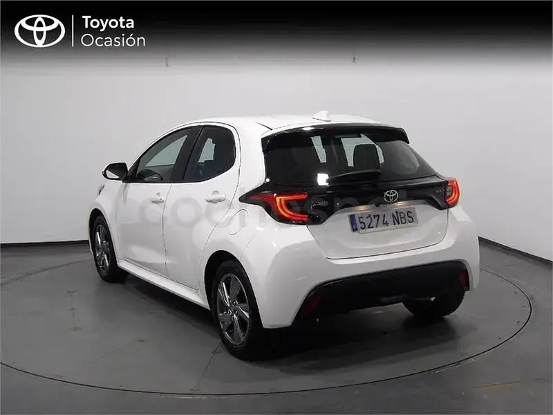 Usado Toyota Yaris Hybrid Active 116 CV (85 kW) 2025 Blanco Berlina