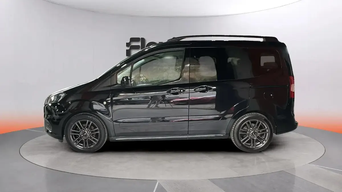 Usado Ford Tourneo Courier Sport 100 CV (73 kW) 2019 Negro Monovolumen