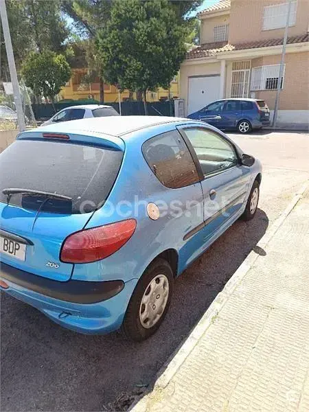 Usado Peugeot 206 75 CV (55 kW) 2001 Azul Berlina