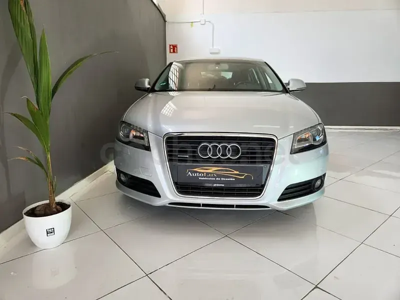 Usado Audi A3 Ambition 160 CV (117 kW) 2010 Gris / plata Utilitario