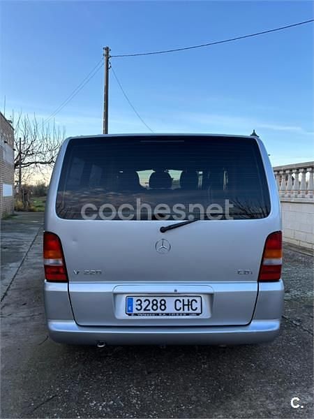 Usado Mercedes V220 122 CV (89 kW) 2003 Gris / plata Monovolumen