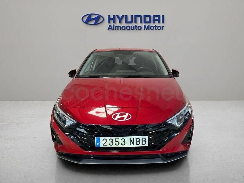 Usado Hyundai i20 100 CV (73 kW) 2025 Rojo Utilitario