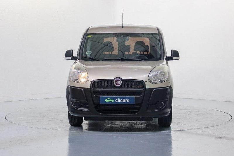 Usado Fiat Doblò Active 90 CV (66 kW) 2015 Amarillo Monovolumen