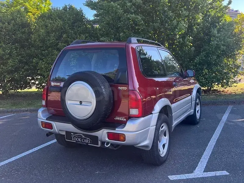 Usado Suzuki Grand Vitara 110 CV (80 kW) 2004 Granate SUV