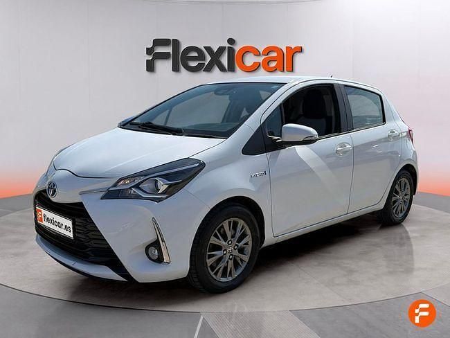 Usado Toyota Yaris Hybrid Active 100 CV (73 kW) 2019 Blanco