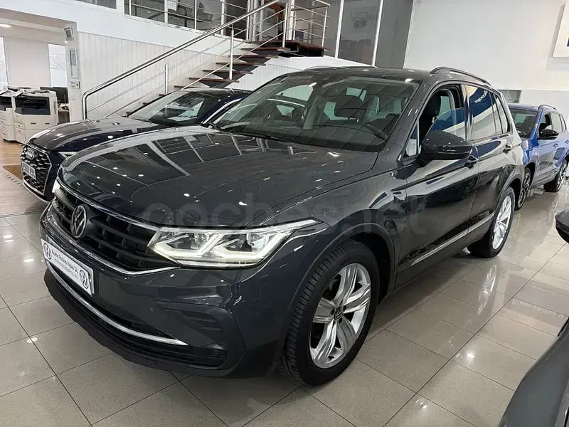 Begagnad VW Tiguan Life 150 HK (110 kW) 2023 Grå SUV