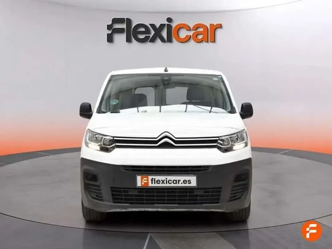 Usado Citroën Berlingo Feel 102 CV (75 kW) 2021 Blanco Monovolumen