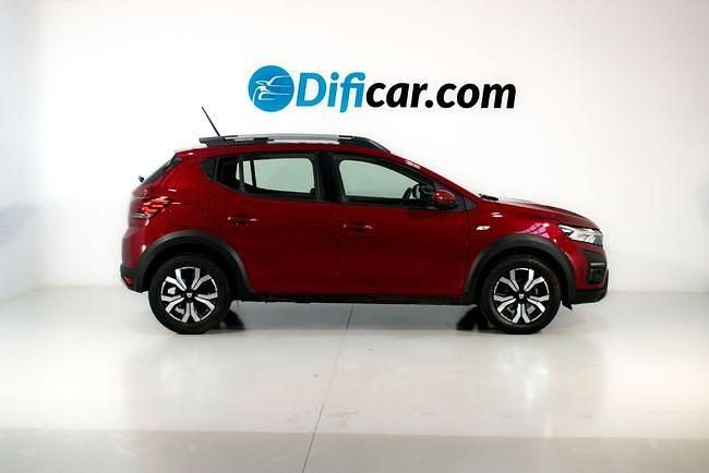 Usado Dacia Sandero Comfort 92 CV (67 kW) 2022 Rojo Utilitario