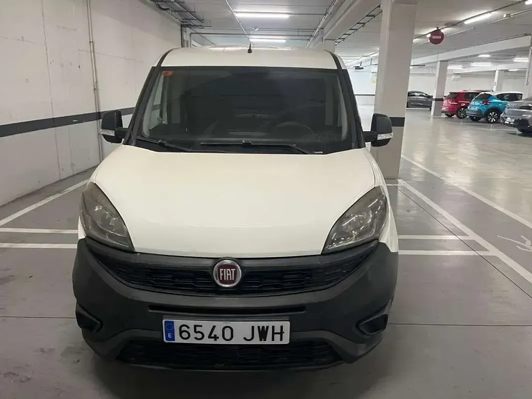Usado Fiat Doblò 95 CV (69 kW) 2017 Blanco Monovolumen