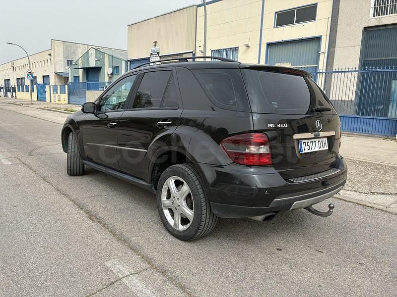 Usado Mercedes ML320 224 CV (164 kW) 2006 Negro SUV