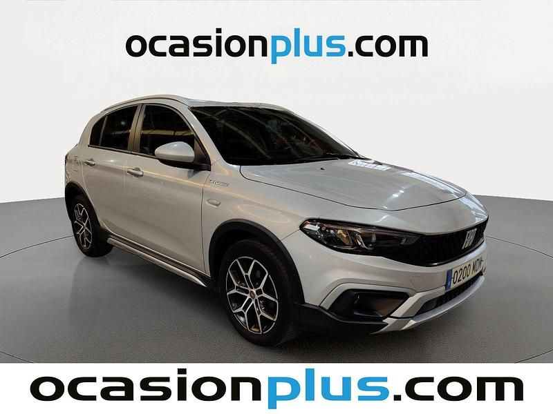 Begagnad Fiat Tipo Cross 131 HK (96 kW) 2023 Grå Halvkombi