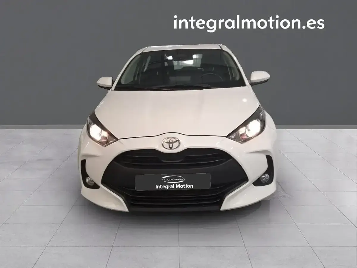 Usado Toyota Yaris Hybrid Active 115 CV (84 kW) 2025 Blanco