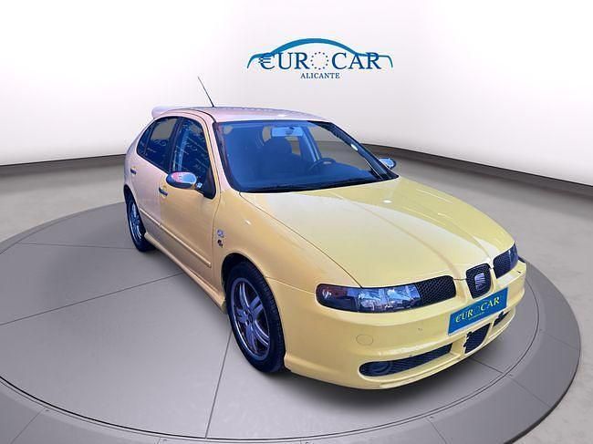 Usado Seat Leon FR 150 CV (110 kW) 2002 Amarillo Utilitario