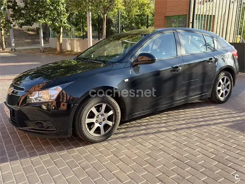Usado Chevrolet Cruze LT 163 CV (119 kW) 2012 Negro Berlina