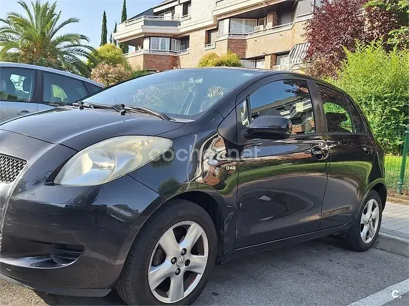Usado Toyota Yaris 90 CV (66 kW) 2007 Negro Utilitario