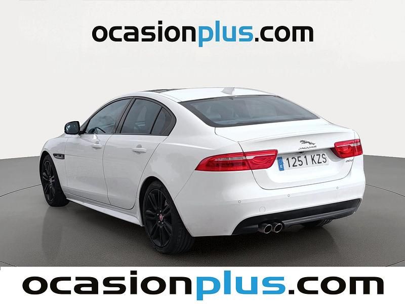 Usado Jaguar XE R-Sport 180 CV (132 kW) 2019 Blanco Berlina