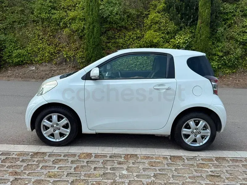 Usado Toyota iQ 68 CV (50 kW) 2010 Blanco Utilitario