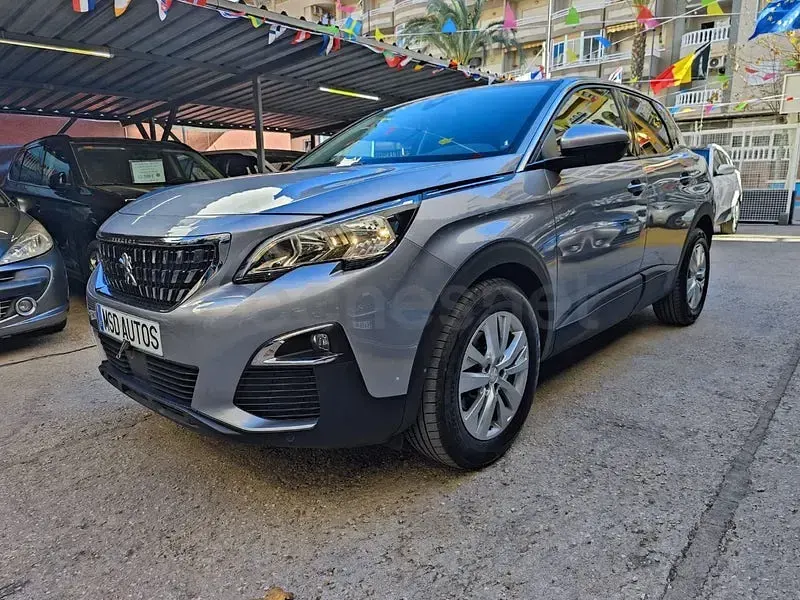 Usado Peugeot 3008 Active 130 CV (95 kW) 2020 Gris / plata SUV